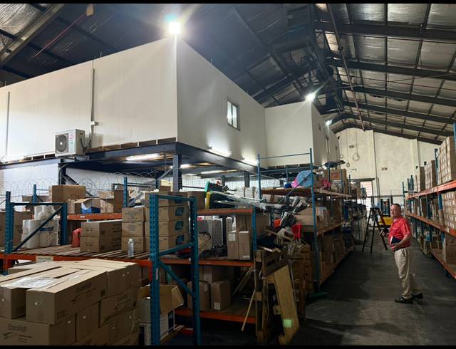 1,200M² WAREHOUSE TO LET IN LOWER BO-DORP